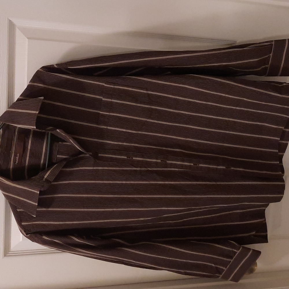 Perry Ellis button down shirt size: Large